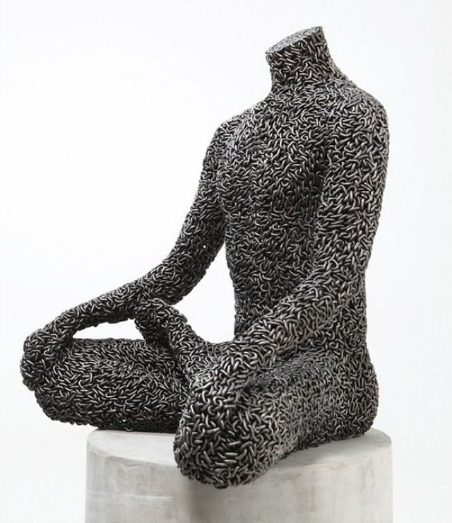 Скульптура из цепи