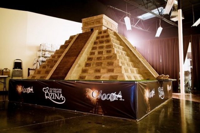 Пирамида майя из шоколада
