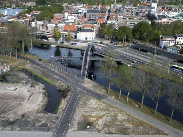 Двойной пешеходный мост